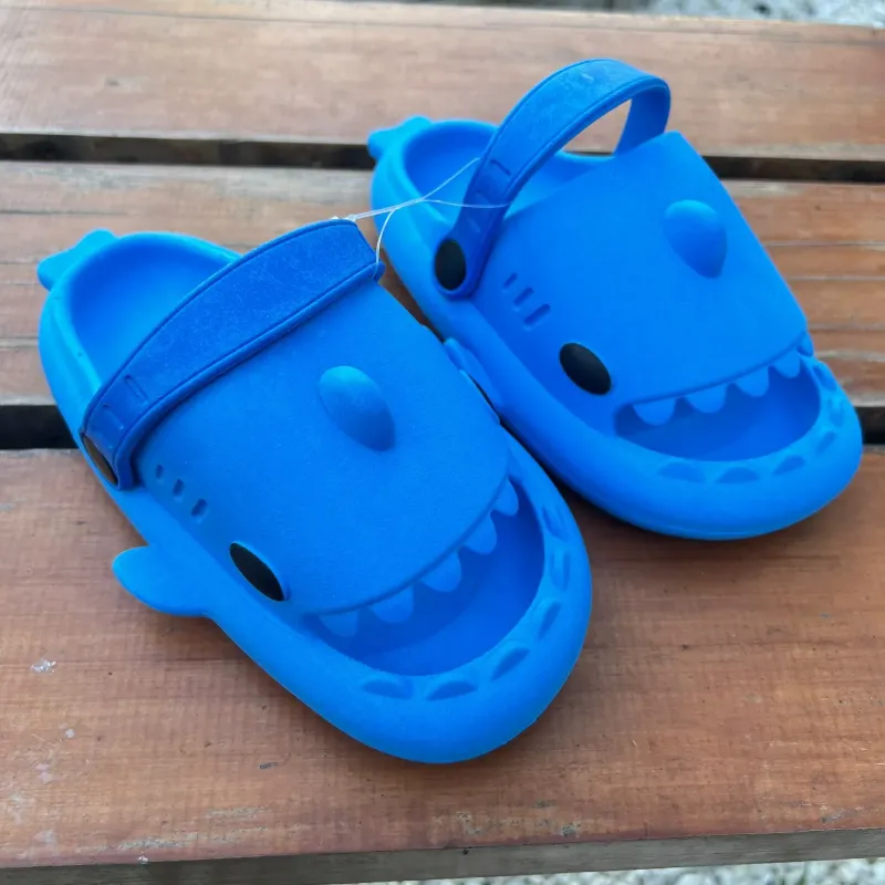 Sandalia de goma tipo "crocs" TIBURON Sandalia de goma tipo "crocs" TIBURON